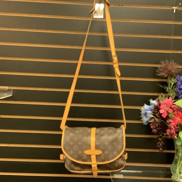 Louis Vuitton Classic Monogram Saumur 30 Crossbody - Picture 1 of 12